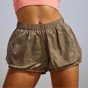 FP Movement Sunshine Bubble Hem Shorts
S Desert Taupe